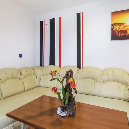 Nice Apartment In Pula With Kitchen Exteriér fotografie