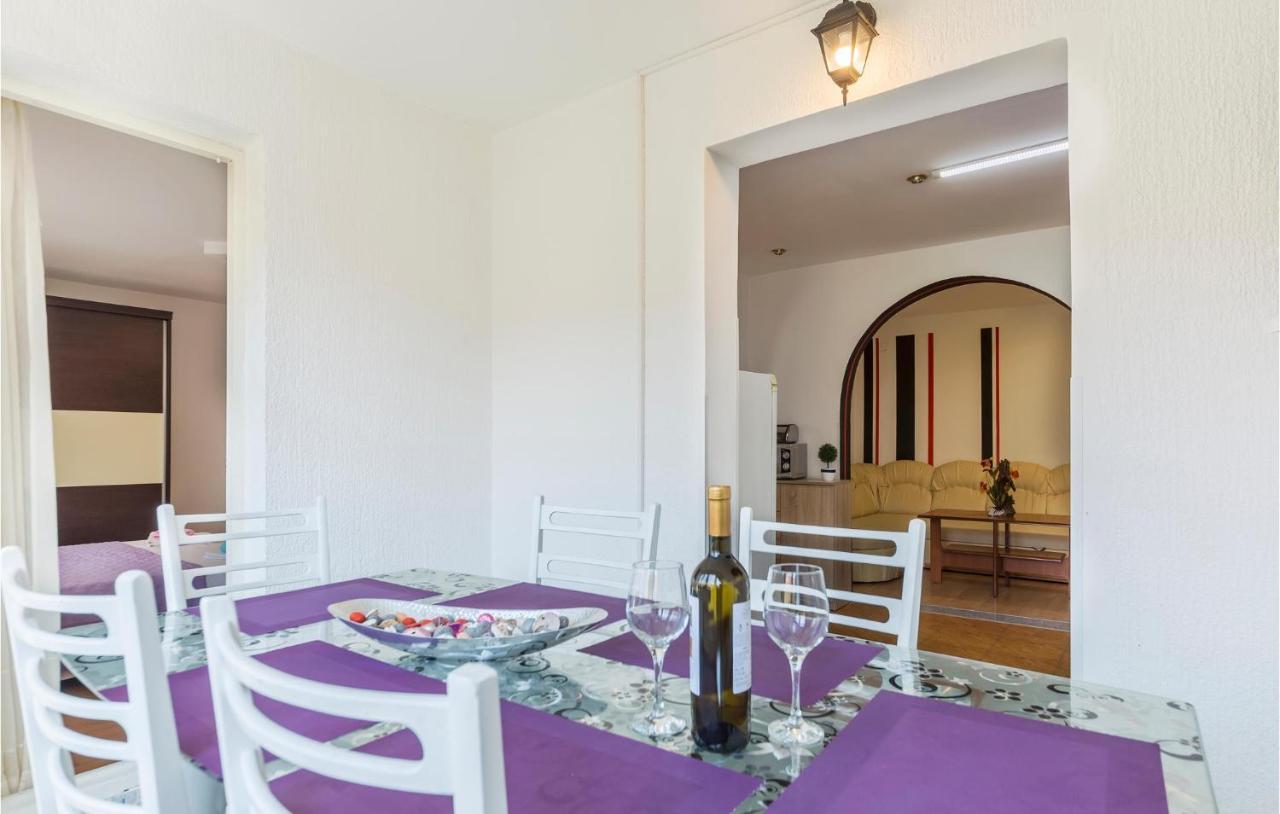 Nice Apartment In Pula With Kitchen Exteriér fotografie