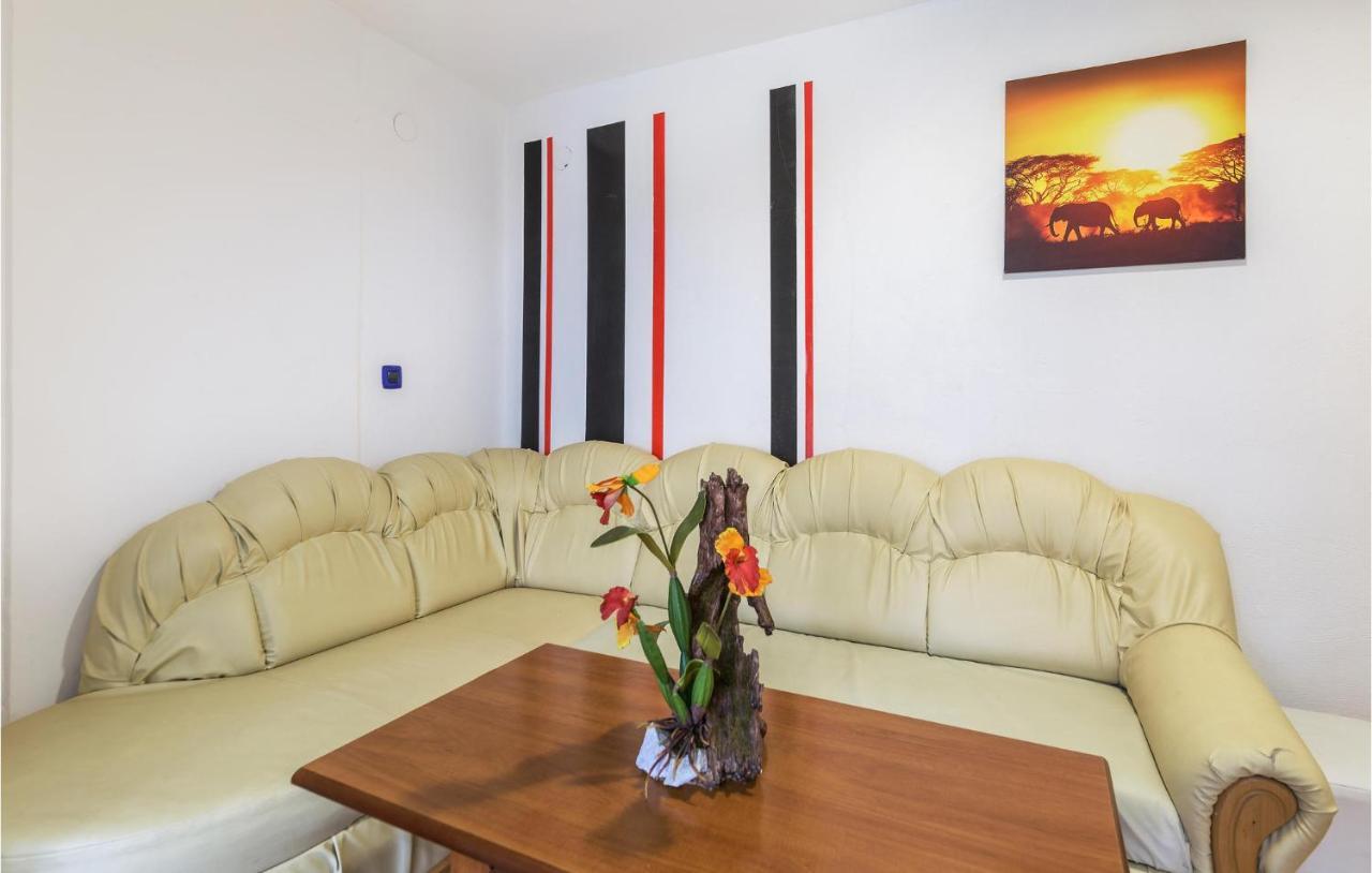 Nice Apartment In Pula With Kitchen Exteriér fotografie