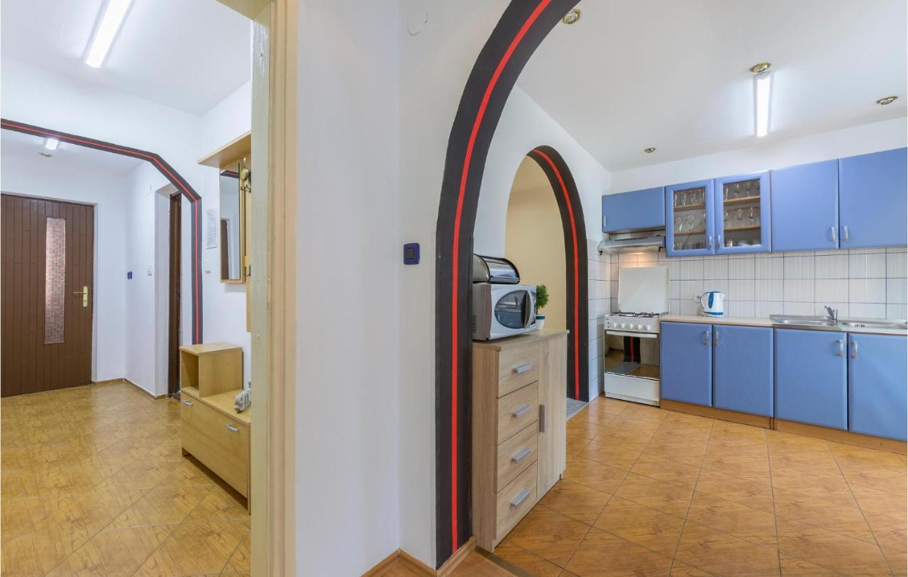 Nice Apartment In Pula With Kitchen Exteriér fotografie