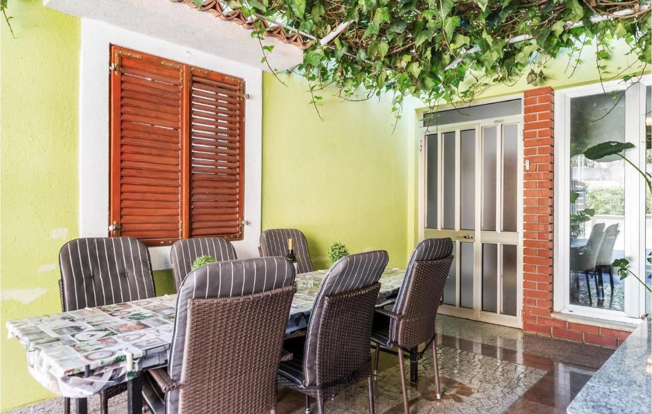 Nice Apartment In Pula With Kitchen Exteriér fotografie