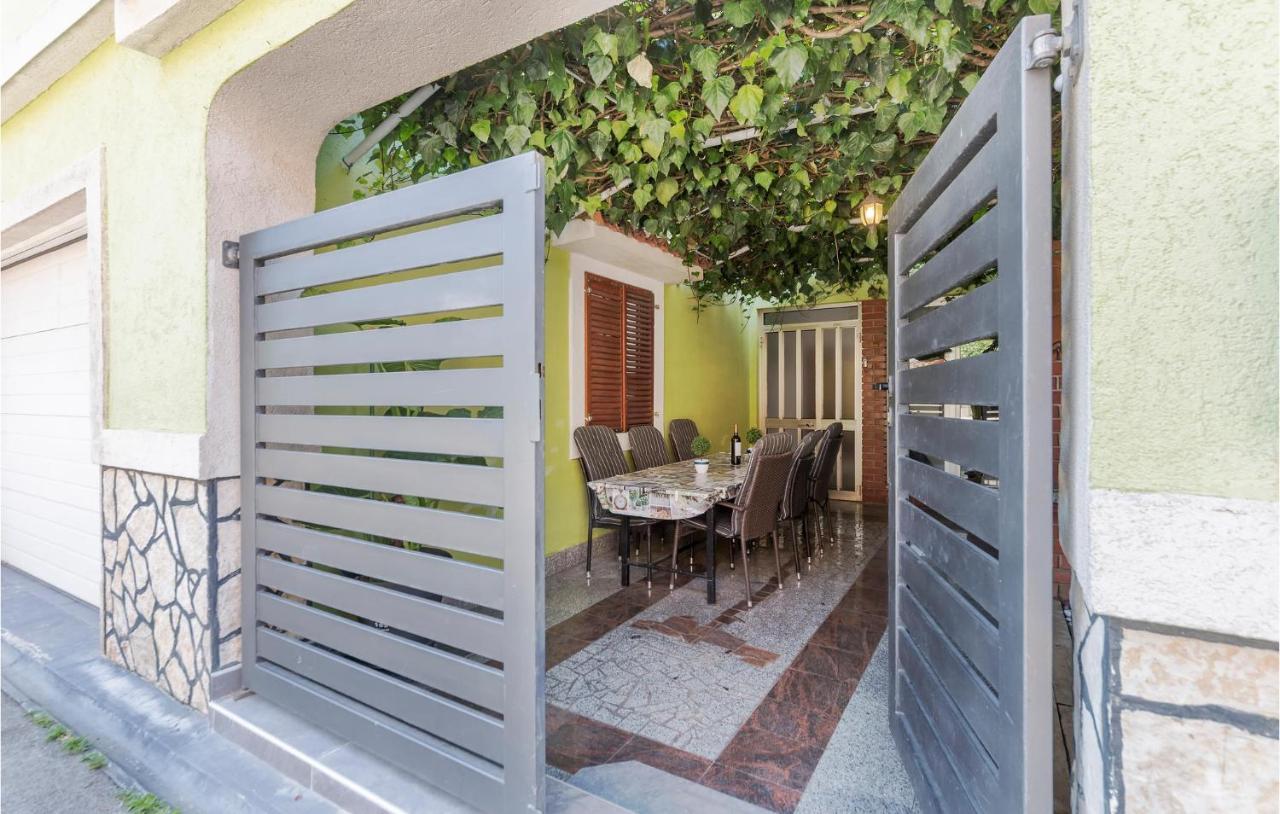 Nice Apartment In Pula With Kitchen Exteriér fotografie