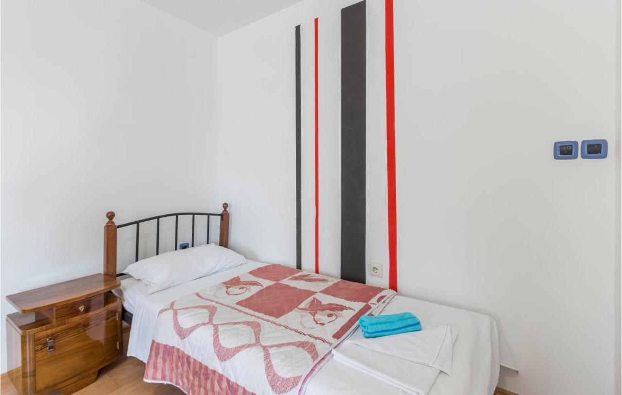Nice Apartment In Pula With Kitchen Exteriér fotografie