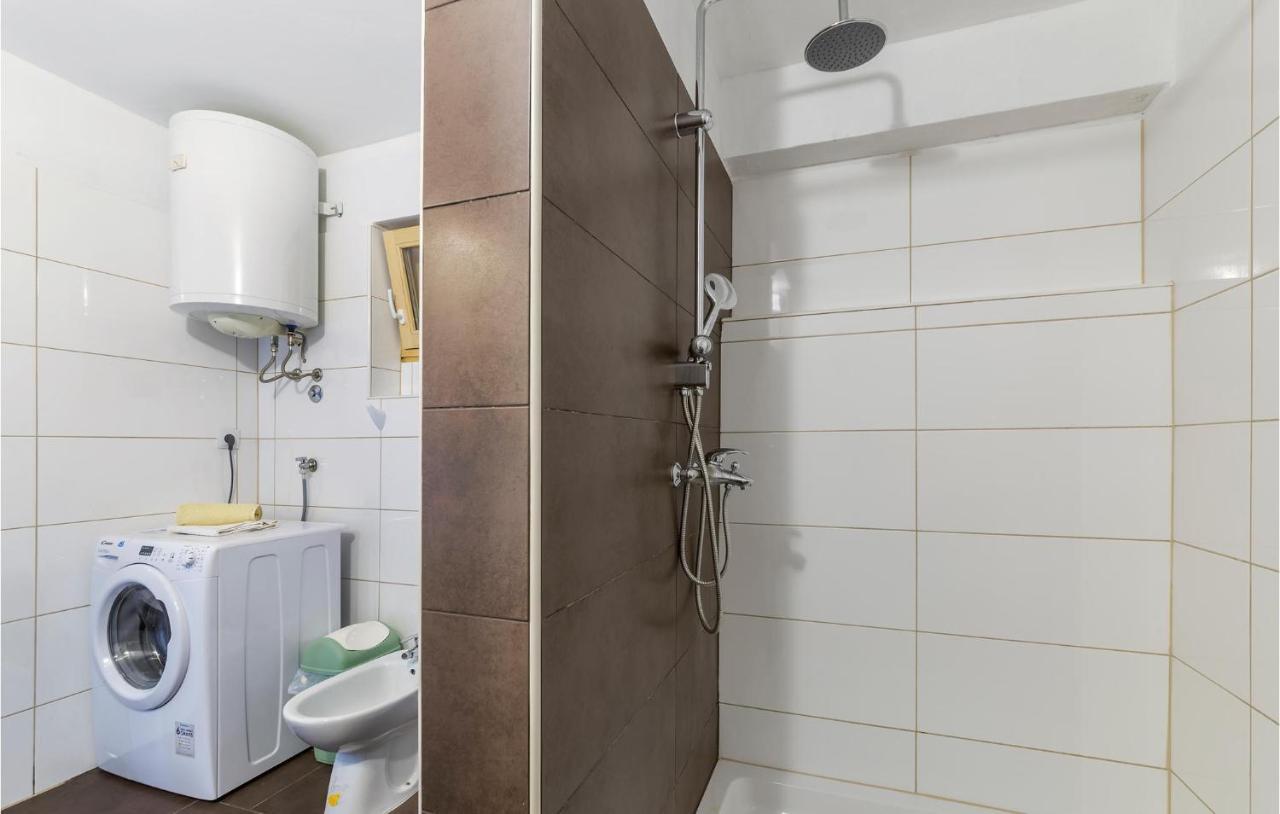 Nice Apartment In Pula With Kitchen Exteriér fotografie