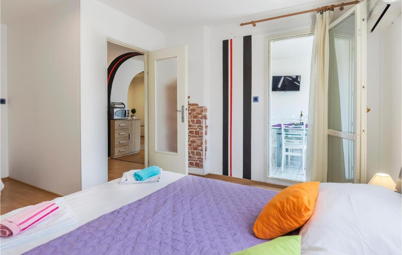 Nice Apartment In Pula With Kitchen Exteriér fotografie