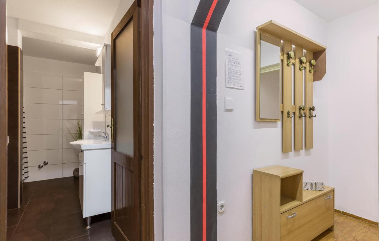 Nice Apartment In Pula With Kitchen Exteriér fotografie