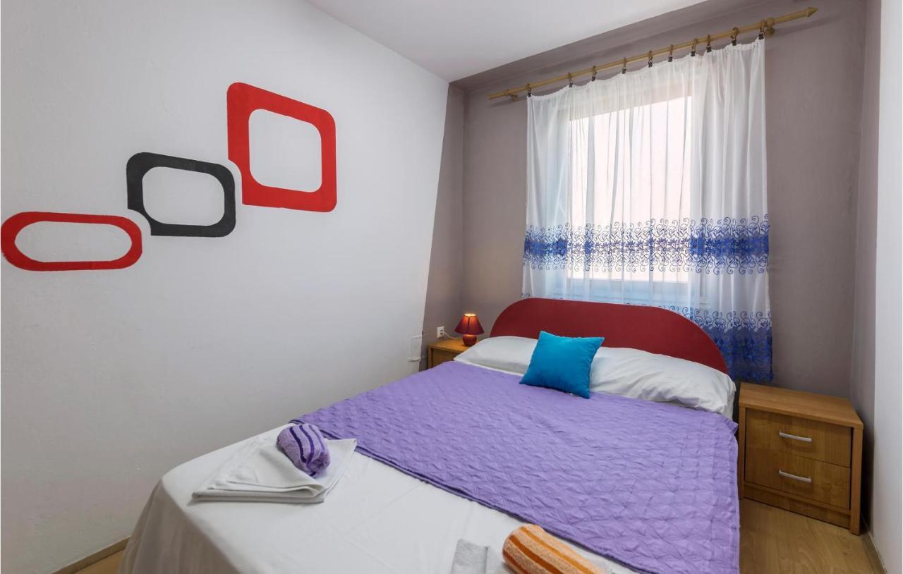 Nice Apartment In Pula With Kitchen Exteriér fotografie