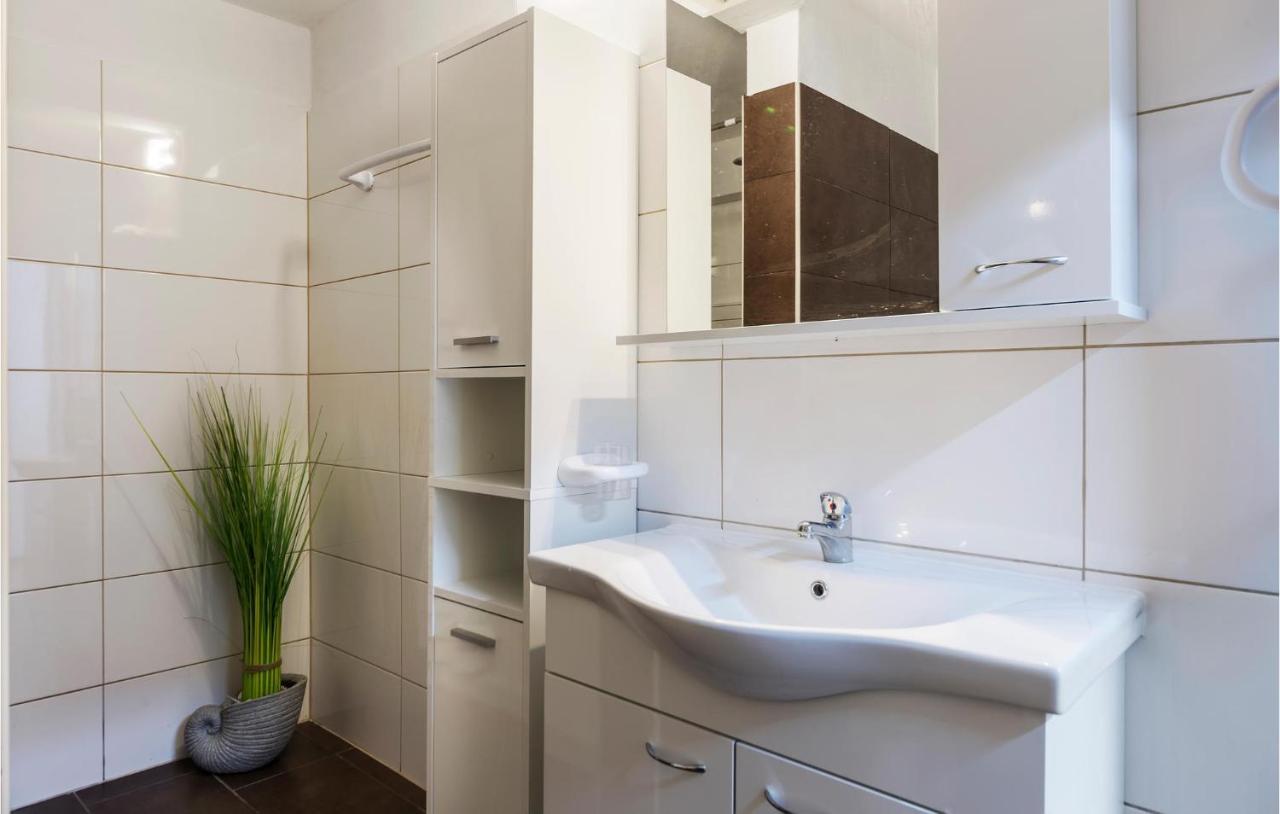 Nice Apartment In Pula With Kitchen Exteriér fotografie